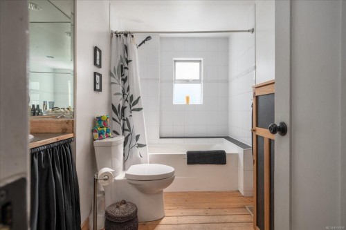 2375 Holden Corso Rd, Nanaimo, BC 