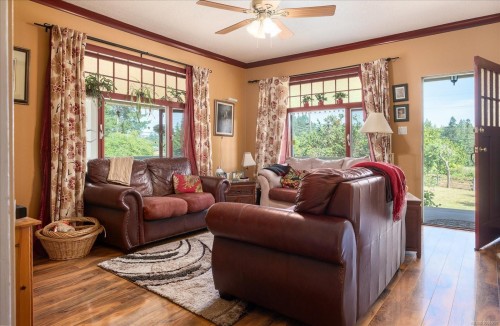 2375 Holden Corso Rd, Nanaimo, BC 