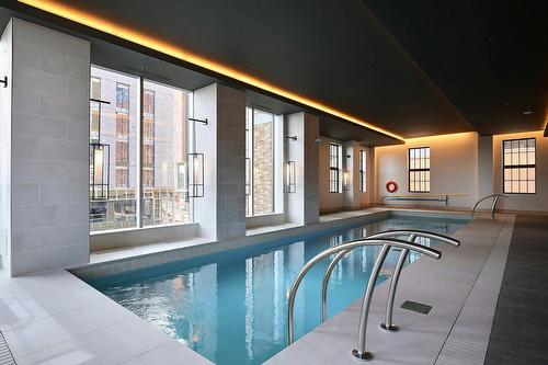 Pool - 714-1188 Rue St-Antoine O., Montréal (Ville-Marie), QC - Indoor Photo Showing Other Room With In Ground Pool