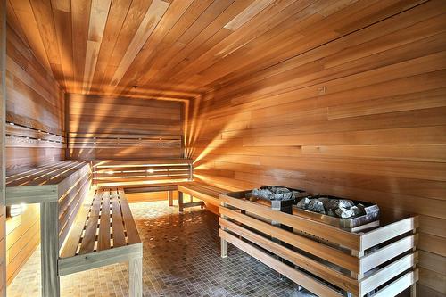 Hot tub - 714-1188 Rue St-Antoine O., Montréal (Ville-Marie), QC - Indoor Photo Showing Other Room