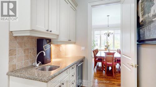 70 Richard Lovat Court, Vaughan, ON - Indoor Photo Showing Kitchen
