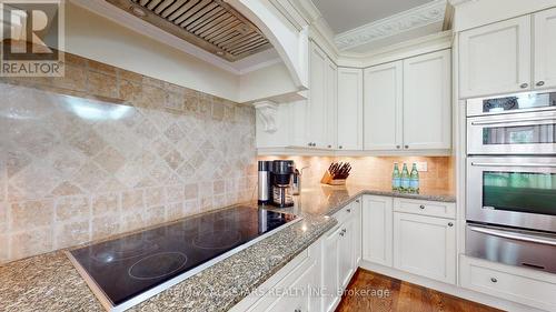 70 Richard Lovat Court, Vaughan, ON - Indoor Photo Showing Kitchen With Upgraded Kitchen