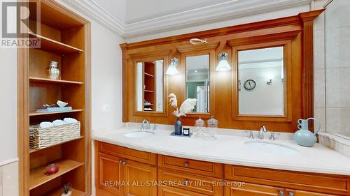 70 Richard Lovat Court, Vaughan, ON - Indoor Photo Showing Bathroom