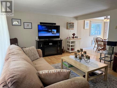 1544 Burger Road, Christina Lake, BC - Indoor Photo Showing Living Room