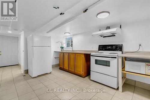 721-723 Campbell Avenue, Windsor, ON - Indoor Photo Showing Kitchen