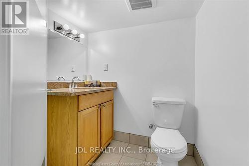 721-723 Campbell Avenue, Windsor, ON - Indoor Photo Showing Bathroom