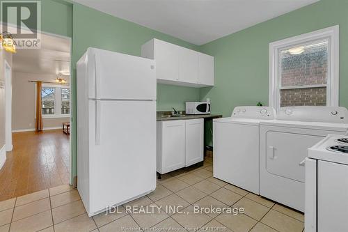 721-723 Campbell Avenue, Windsor, ON - Indoor Photo Showing Laundry Room