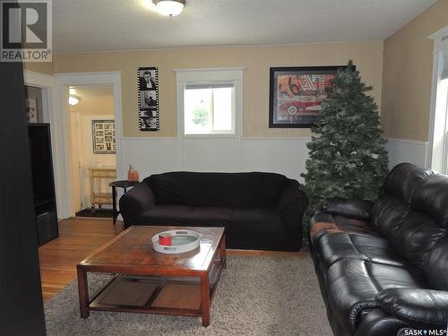 630 3Rd Street, Estevan, SK - Indoor Photo Showing Living Room