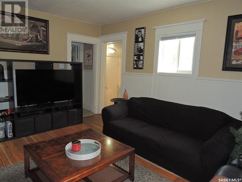 630 3Rd Street, Estevan, SK - Indoor Photo Showing Living Room