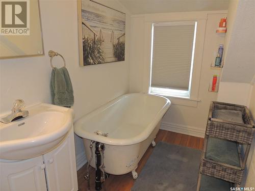 630 3Rd Street, Estevan, SK - Indoor Photo Showing Bathroom