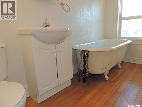 630 3Rd Street, Estevan, SK - Indoor Photo Showing Bathroom