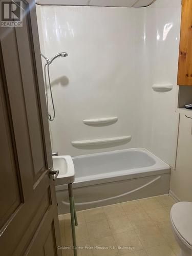 586 Main Street E, North Bay (Central), ON - Indoor Photo Showing Bathroom