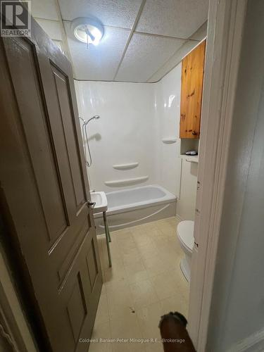 586 Main Street E, North Bay (Central), ON - Indoor Photo Showing Bathroom