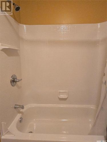 495 Second Avenue, Benson Rm No. 35, SK - Indoor Photo Showing Bathroom