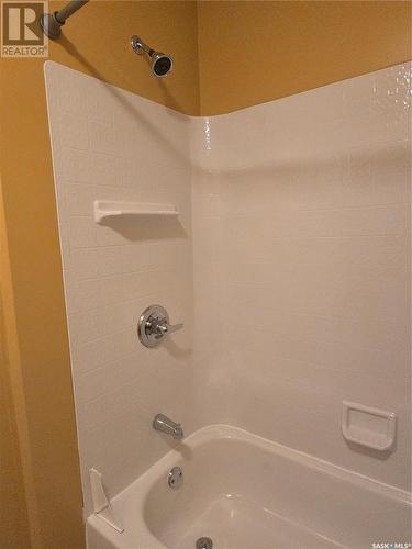 495 Second Avenue, Benson Rm No. 35, SK - Indoor Photo Showing Bathroom