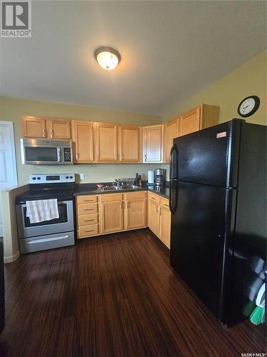 495 Second Avenue, Benson Rm No. 35, SK - Indoor Photo Showing Kitchen With Double Sink