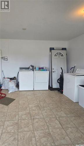 495 Second Avenue, Benson Rm No. 35, SK - Indoor Photo Showing Laundry Room