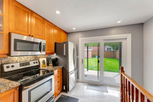 746 Roxborough Avenue, Hamilton, ON - Indoor Photo Showing Kitchen