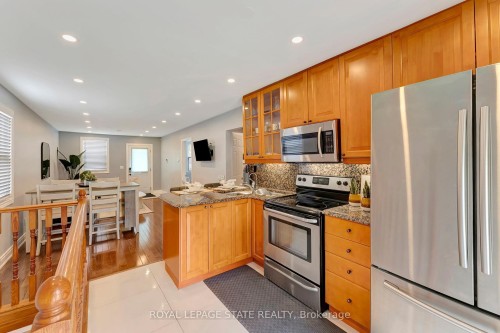 746 Roxborough Avenue, Hamilton, ON - Indoor Photo Showing Kitchen