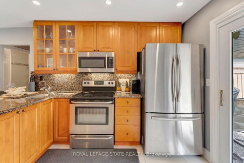 746 Roxborough Avenue, Hamilton, ON - Indoor Photo Showing Kitchen