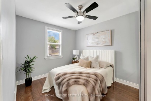 746 Roxborough Avenue, Hamilton, ON - Indoor Photo Showing Bedroom