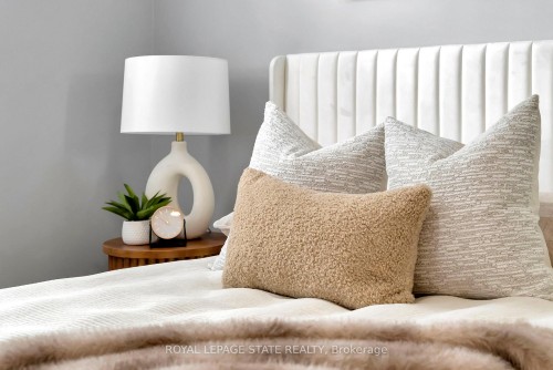 746 Roxborough Avenue, Hamilton, ON - Indoor Photo Showing Bedroom