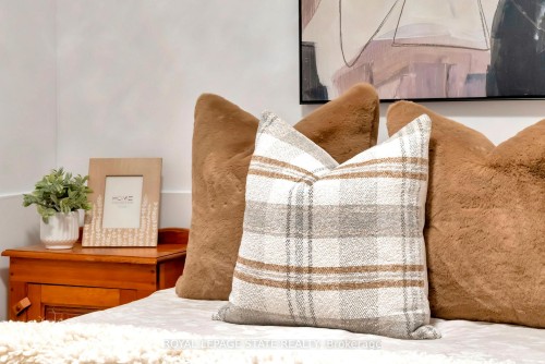 746 Roxborough Avenue, Hamilton, ON - Indoor Photo Showing Bedroom