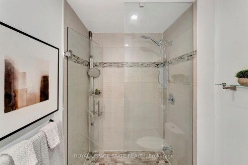 746 Roxborough Avenue, Hamilton, ON - Indoor Photo Showing Bathroom