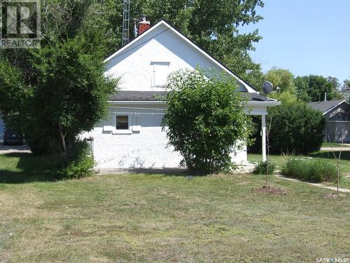 150 2Nd Street E, Fox Valley, SK - Outdoor