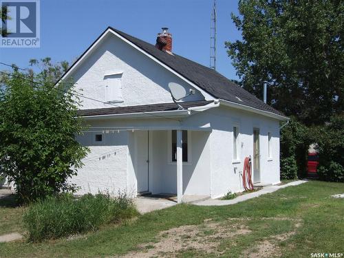 150 2Nd Street E, Fox Valley, SK - Outdoor