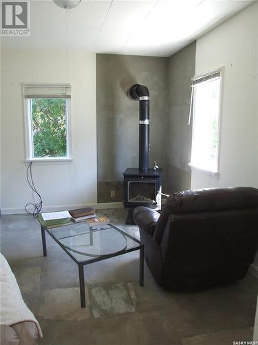 150 2Nd Street E, Fox Valley, SK - Indoor