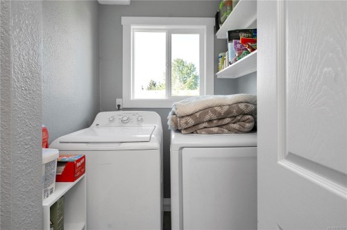 925 Watson Cres, Campbell River, BC - Indoor Photo Showing Laundry Room
