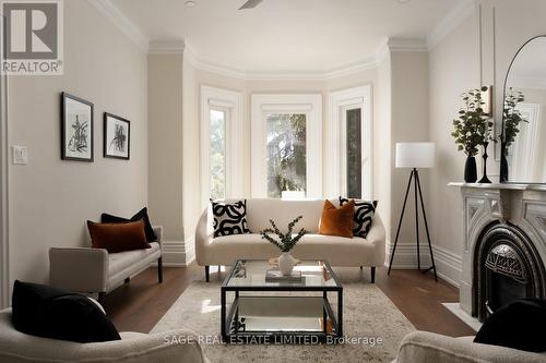 14 Halton Street, Toronto, ON - Indoor Photo Showing Living Room