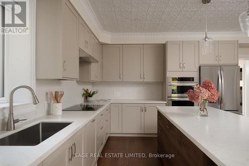 14 Halton Street, Toronto, ON - Indoor Photo Showing Kitchen With Upgraded Kitchen