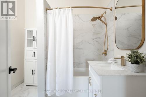 14 Halton Street, Toronto, ON - Indoor Photo Showing Bathroom