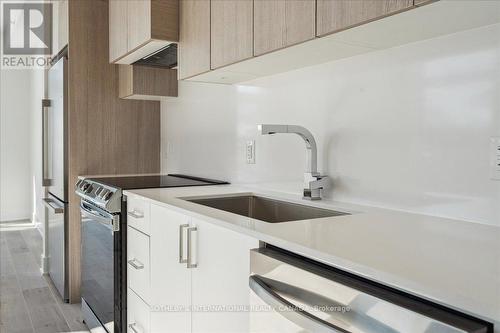 683 Melbourne Avenue, Ottawa, ON - Indoor Photo Showing Kitchen With Upgraded Kitchen