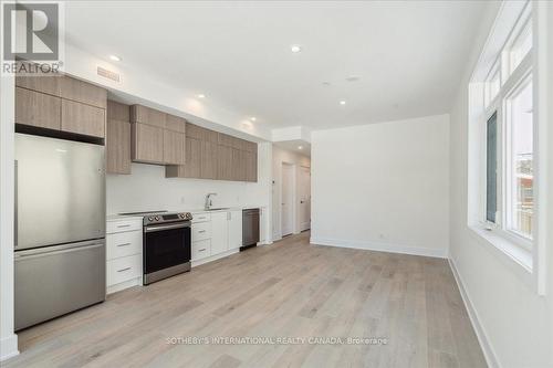 683 Melbourne Avenue, Ottawa, ON - Indoor Photo Showing Kitchen