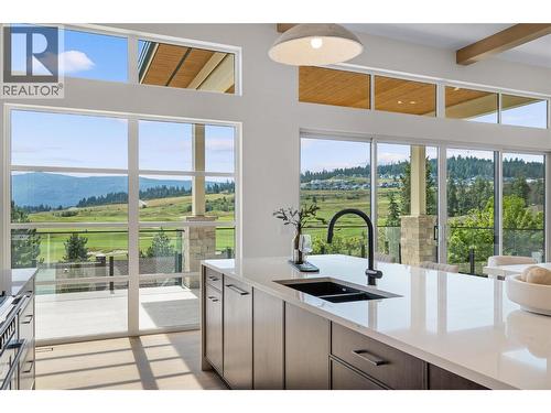 271 Chicopee Road Unit# 4, Vernon, BC - Indoor Photo Showing Kitchen With Double Sink