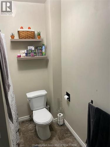 45 Gray Street, Chatham, ON - Indoor Photo Showing Bathroom