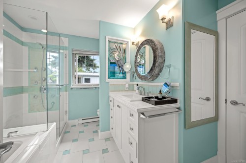 3943-3941 Marine Dr, Royston, BC 