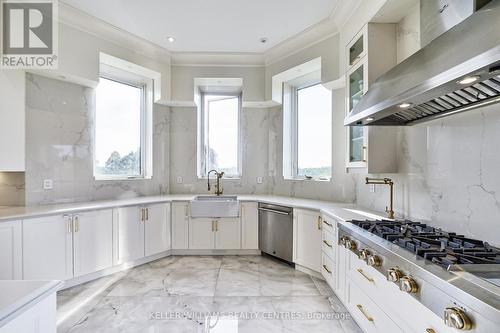 6196 Ravenshoe Road, Georgina, ON - Indoor Photo Showing Kitchen With Upgraded Kitchen
