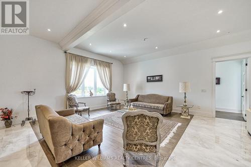 6196 Ravenshoe Road, Georgina, ON - Indoor Photo Showing Living Room