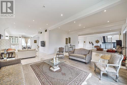 6196 Ravenshoe Road, Georgina, ON - Indoor Photo Showing Living Room