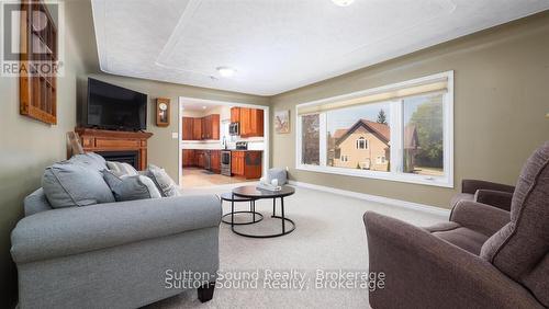 68 Sauble Falls Road, South Bruce Peninsula, ON - Indoor Photo Showing Living Room
