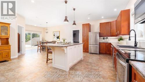 68 Sauble Falls Road, South Bruce Peninsula, ON - Indoor Photo Showing Kitchen With Upgraded Kitchen
