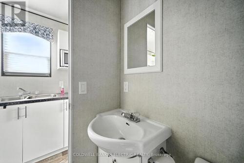 40 Stand - 1235 Villiers Line, Otonabee-South Monaghan, ON - Indoor Photo Showing Bathroom
