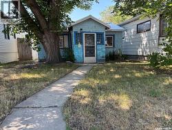 824 Cartier AVENUE  Moose Jaw, SK S6H 1M1