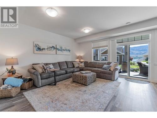 2450 Radio Tower Road Unit# 252, Oliver, BC - Indoor Photo Showing Living Room