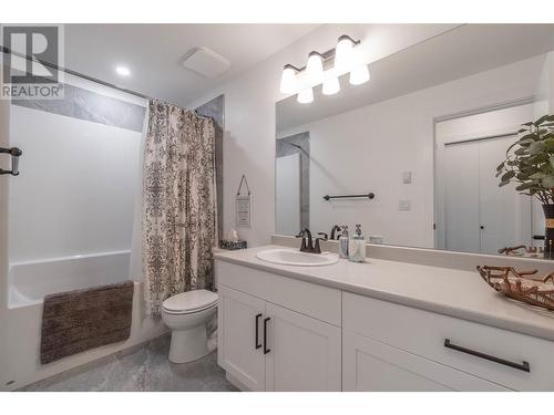 2450 Radio Tower Road Unit# 252, Oliver, BC - Indoor Photo Showing Bathroom