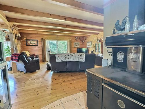 Salon - 1997 Ch. Adrien-Denis, Laniel, QC - Indoor